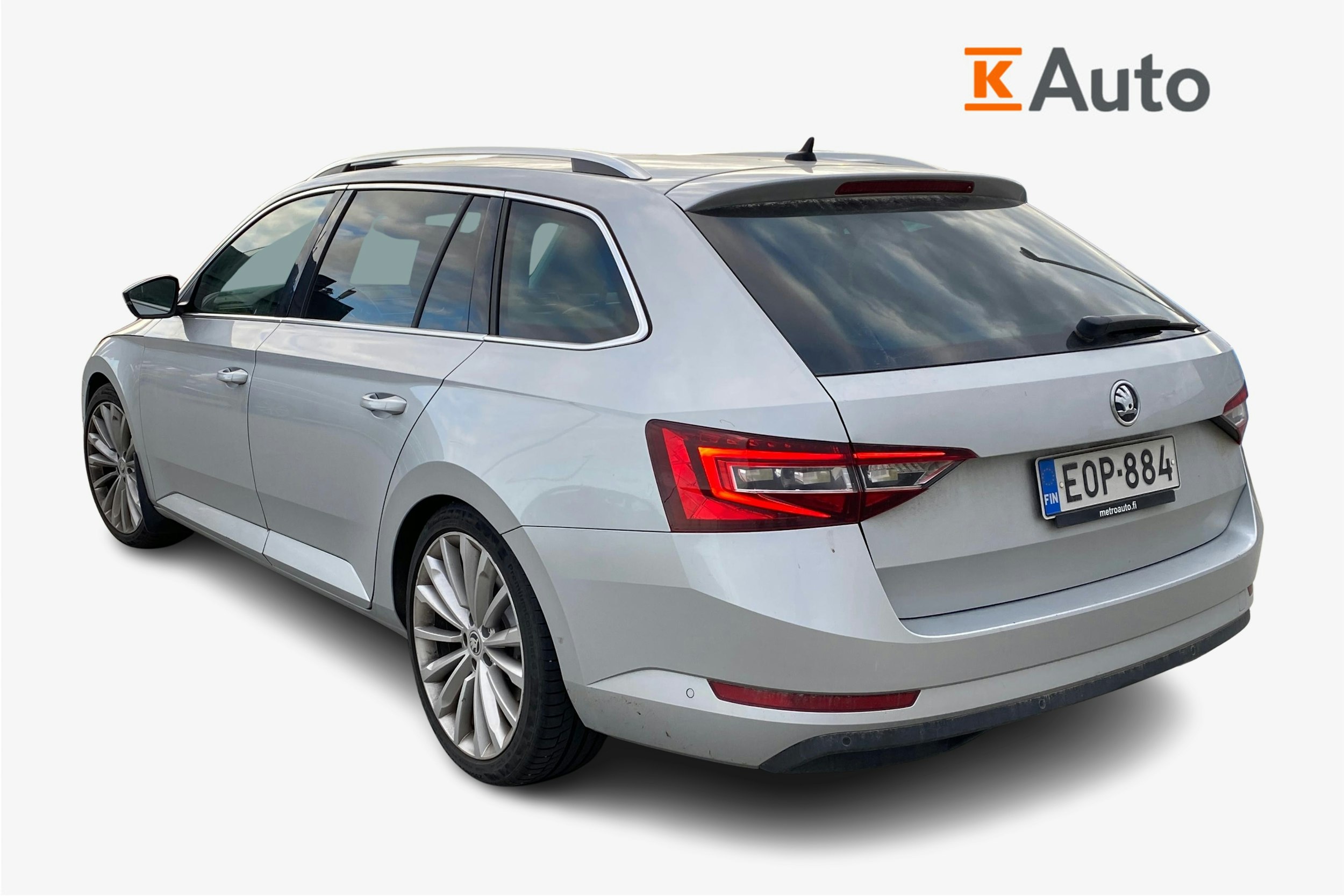 harmaa Skoda Superb 2017 kuva 2.