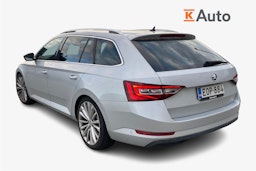 harmaa Skoda Superb 2017 kuva 2.