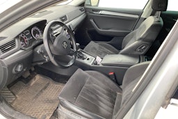 harmaa Skoda Superb 2017 kuva 3.