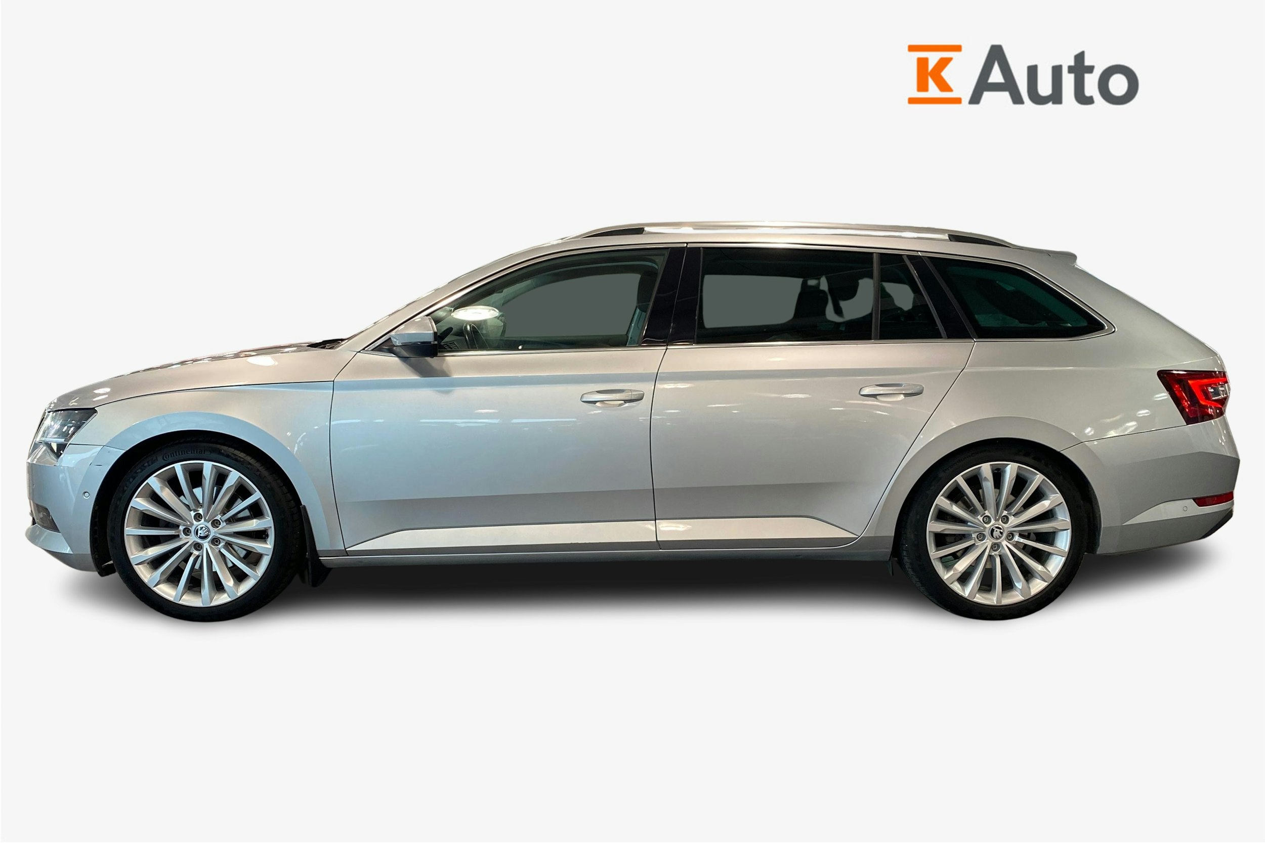 harmaa Skoda Superb 2017 kuva 6.
