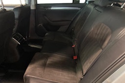 harmaa Skoda Superb 2017 kuva 10.