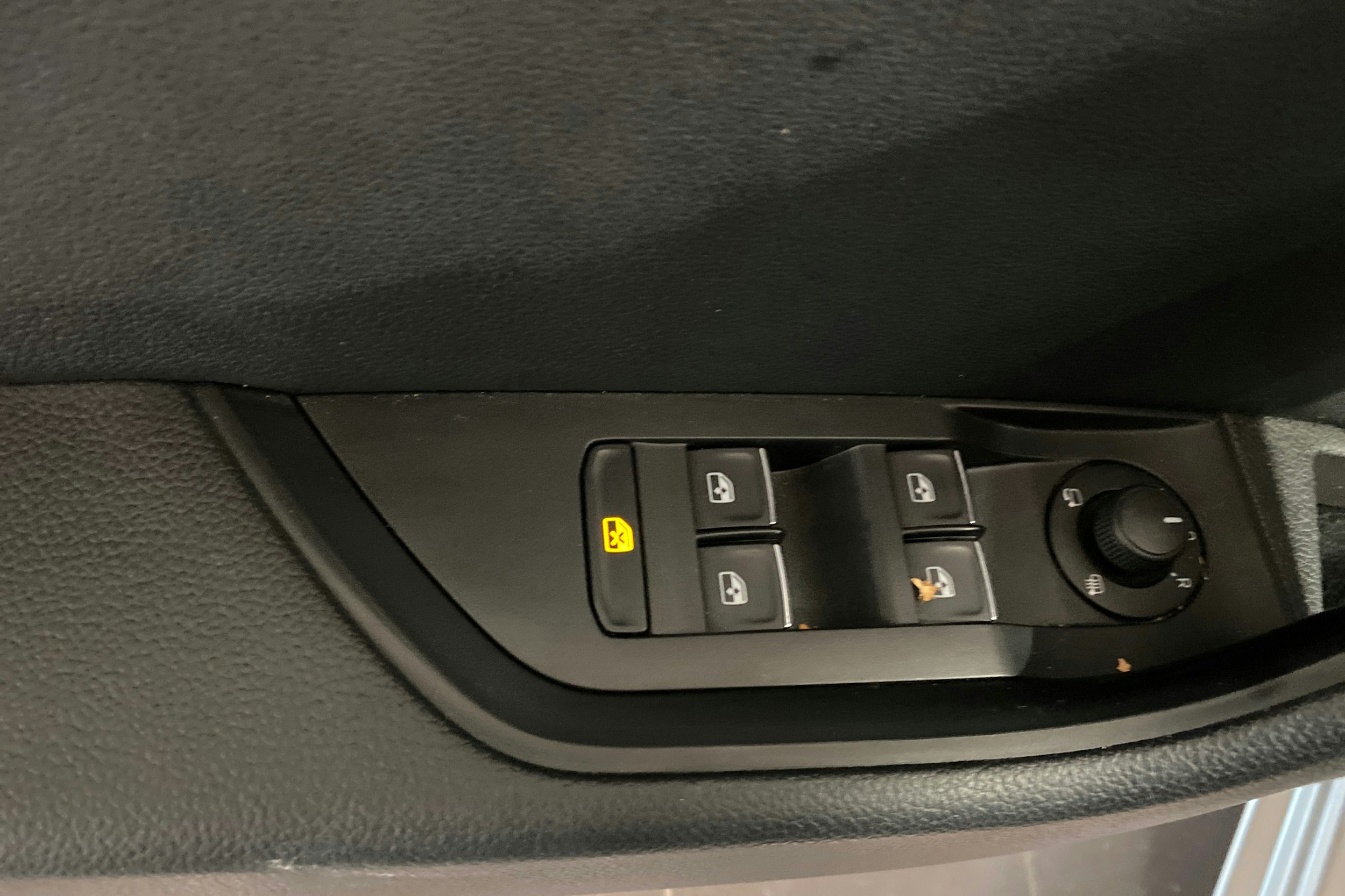 harmaa Skoda Superb 2017 kuva 20.