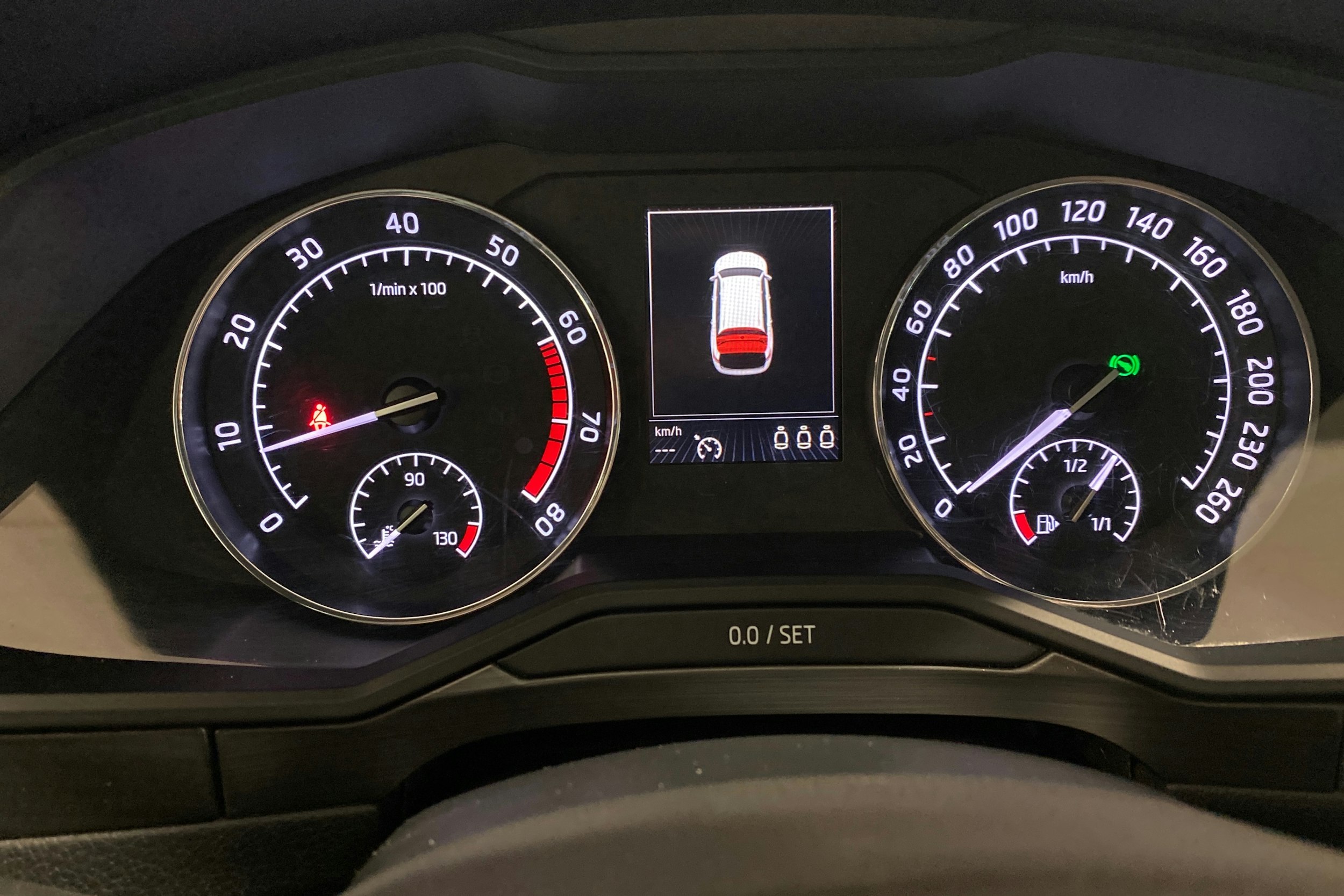 harmaa Skoda Superb 2017 kuva 24.