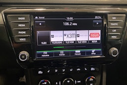 harmaa Skoda Superb 2017 kuva 26.