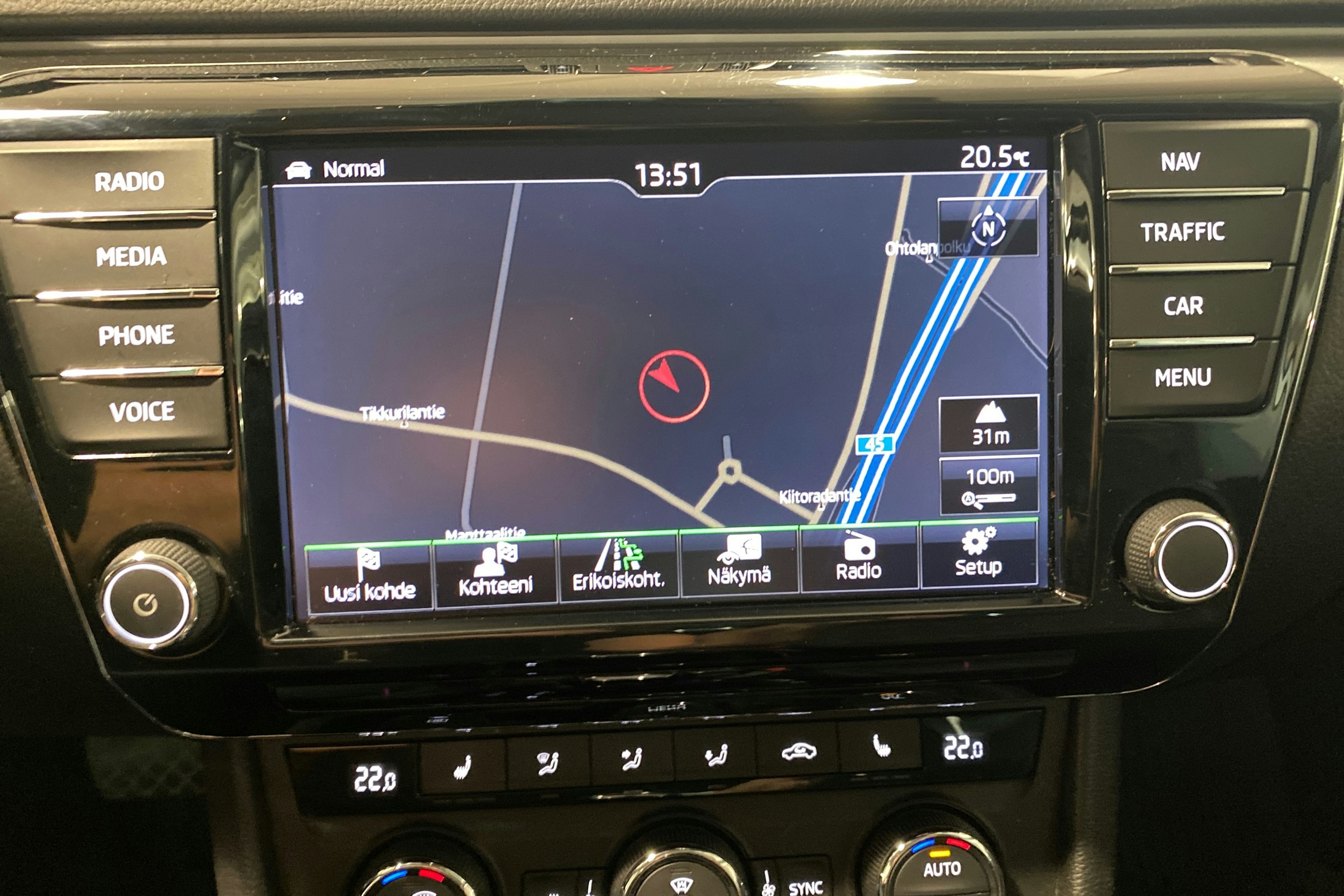 harmaa Skoda Superb 2017 kuva 27.