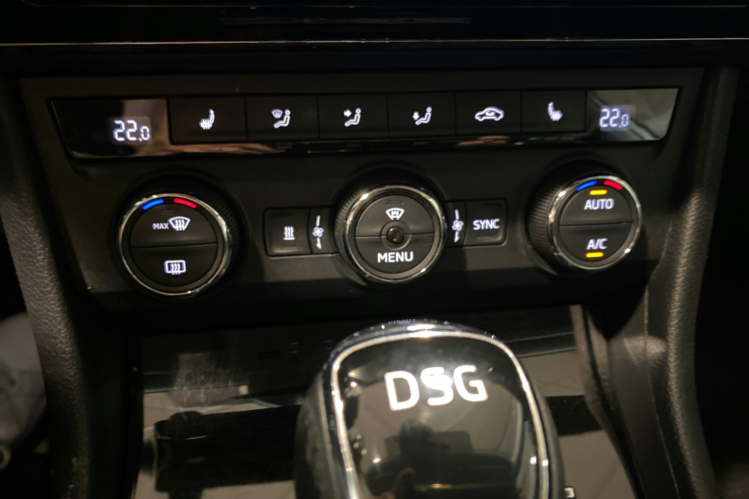 harmaa Skoda Superb 2017 kuva 29.