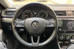 sininen Skoda Superb 2017 kuva 20.