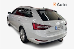 valkoinen Skoda Superb 2017 kuva 2.