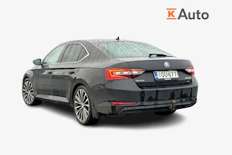 musta Skoda Superb 2017 kuva 2.