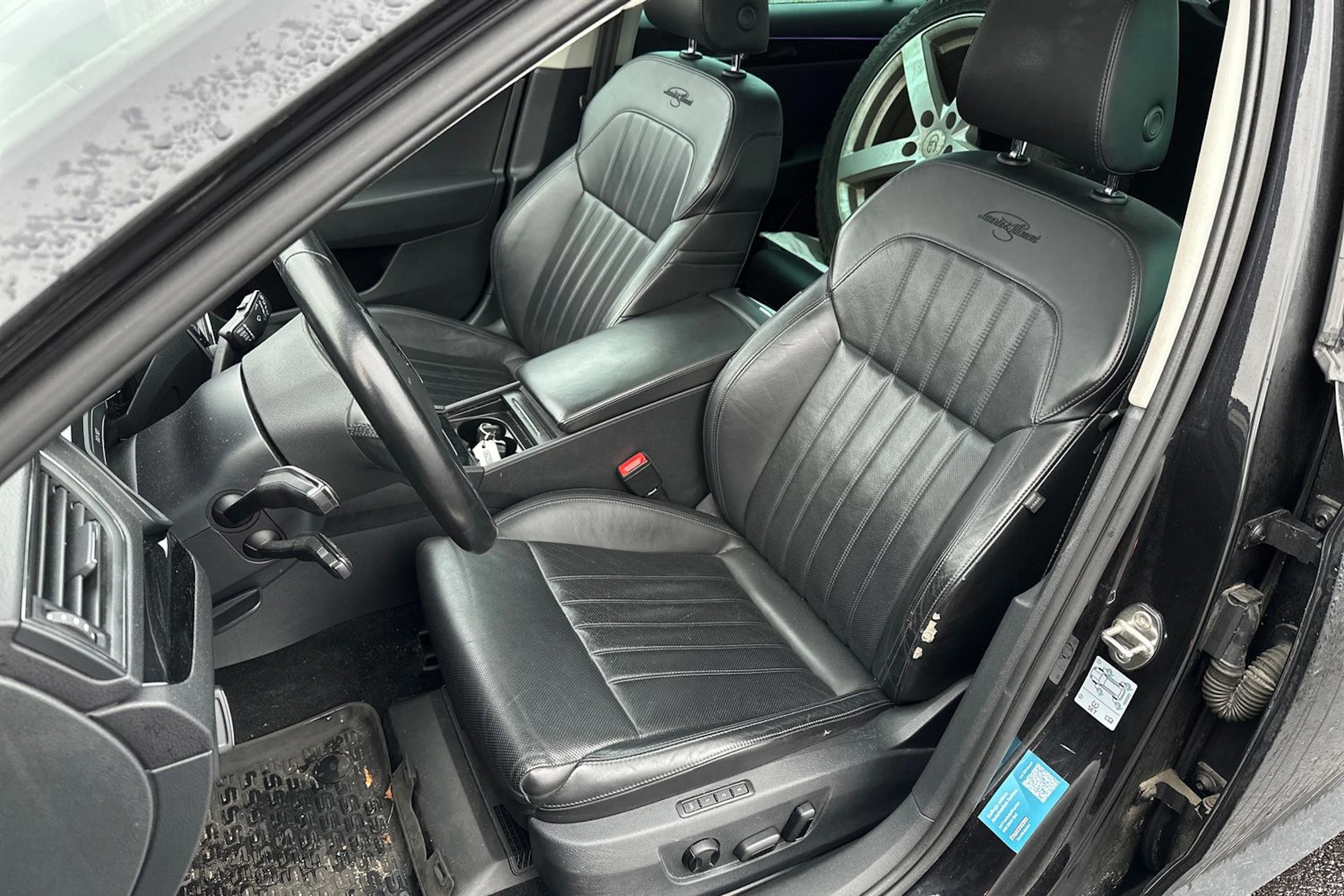 musta Skoda Superb 2017 kuva 4.