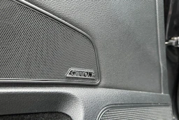 musta Skoda Superb 2017 kuva 5.
