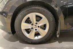 musta Skoda Superb 2017 kuva 13.