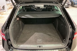 musta Skoda Superb 2017 kuva 15.