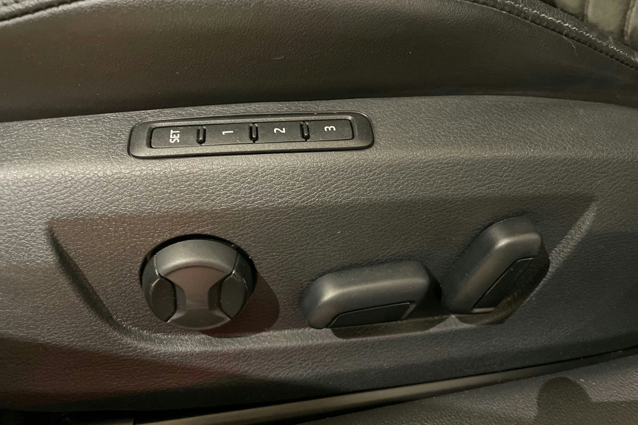 musta Skoda Superb 2017 kuva 16.