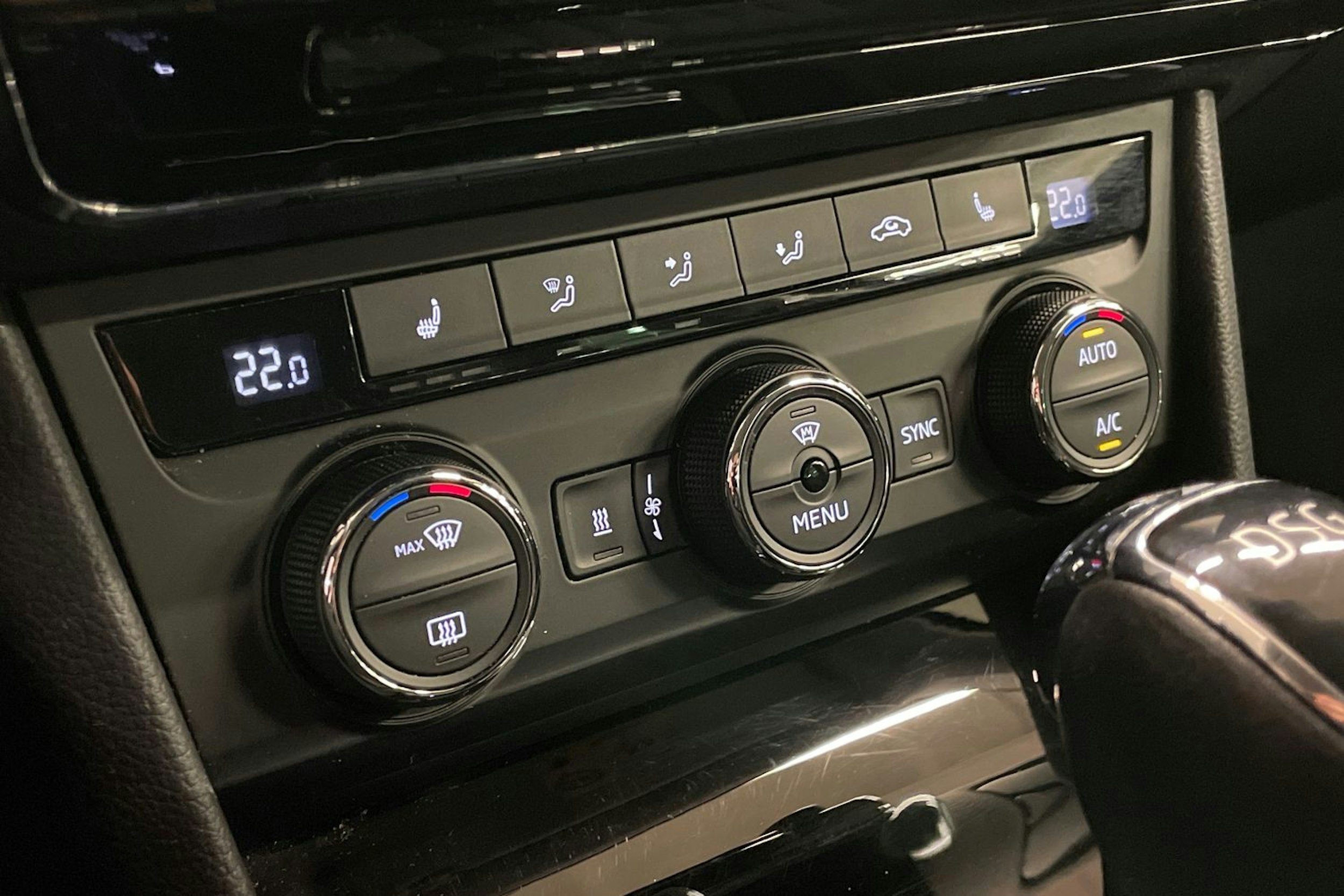 musta Skoda Superb 2017 kuva 18.