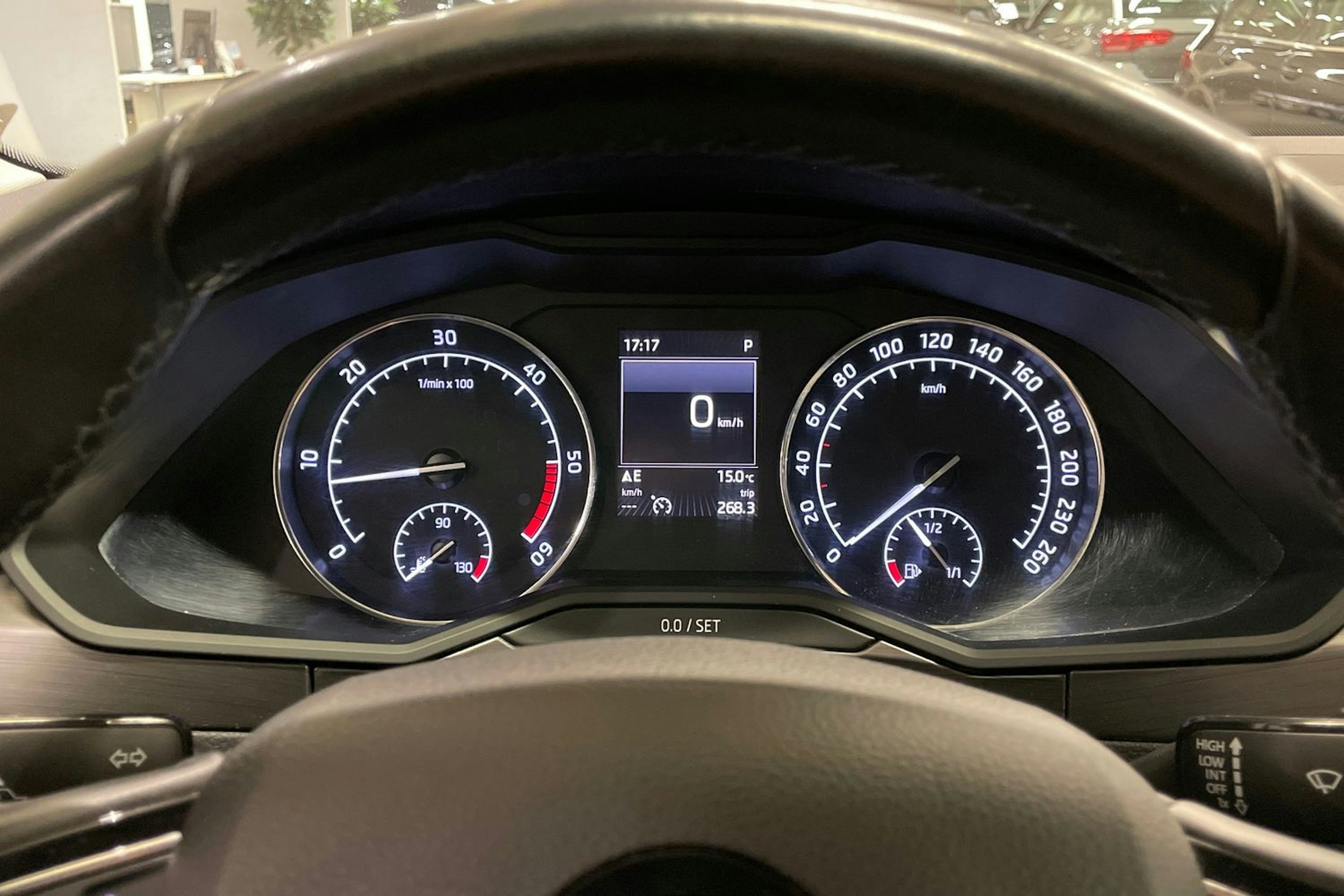 musta Skoda Superb 2017 kuva 20.