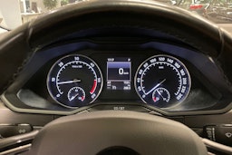 musta Skoda Superb 2017 kuva 20.