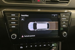 musta Skoda Superb 2017 kuva 21.