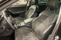 musta Skoda Superb 2017 kuva 25.
