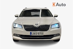 valkoinen Skoda Superb 2017 kuva 5.