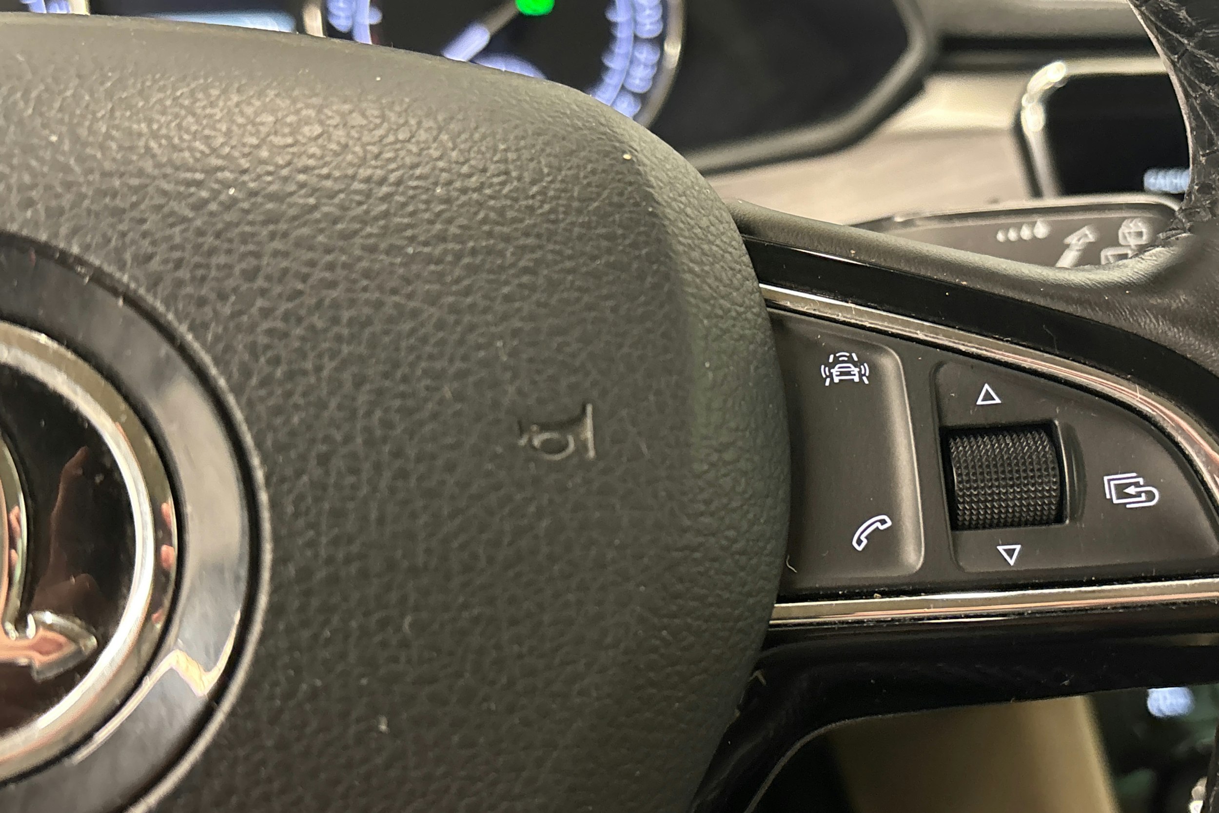 valkoinen Skoda Superb 2017 kuva 18.