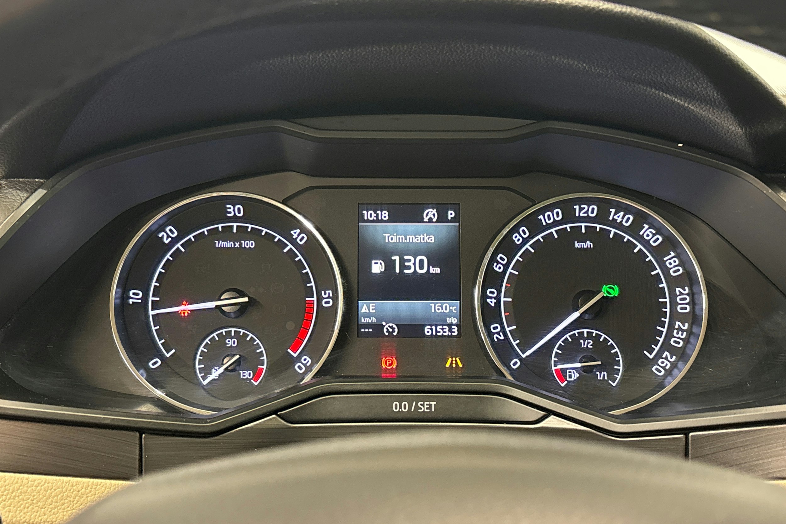 valkoinen Skoda Superb 2017 kuva 19.