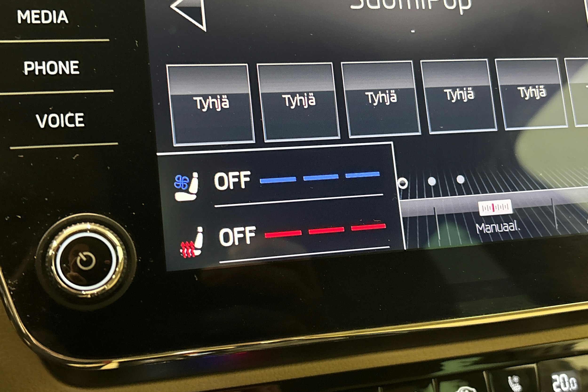 valkoinen Skoda Superb 2017 kuva 27.