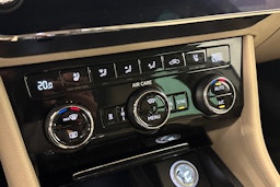 valkoinen Skoda Superb 2017 kuva 28.