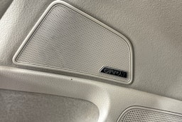 valkoinen Skoda Superb 2017 kuva 32.