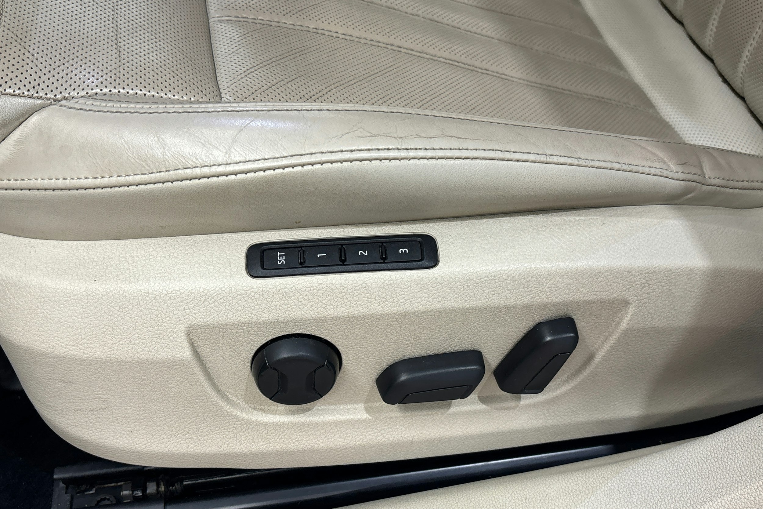 valkoinen Skoda Superb 2017 kuva 33.