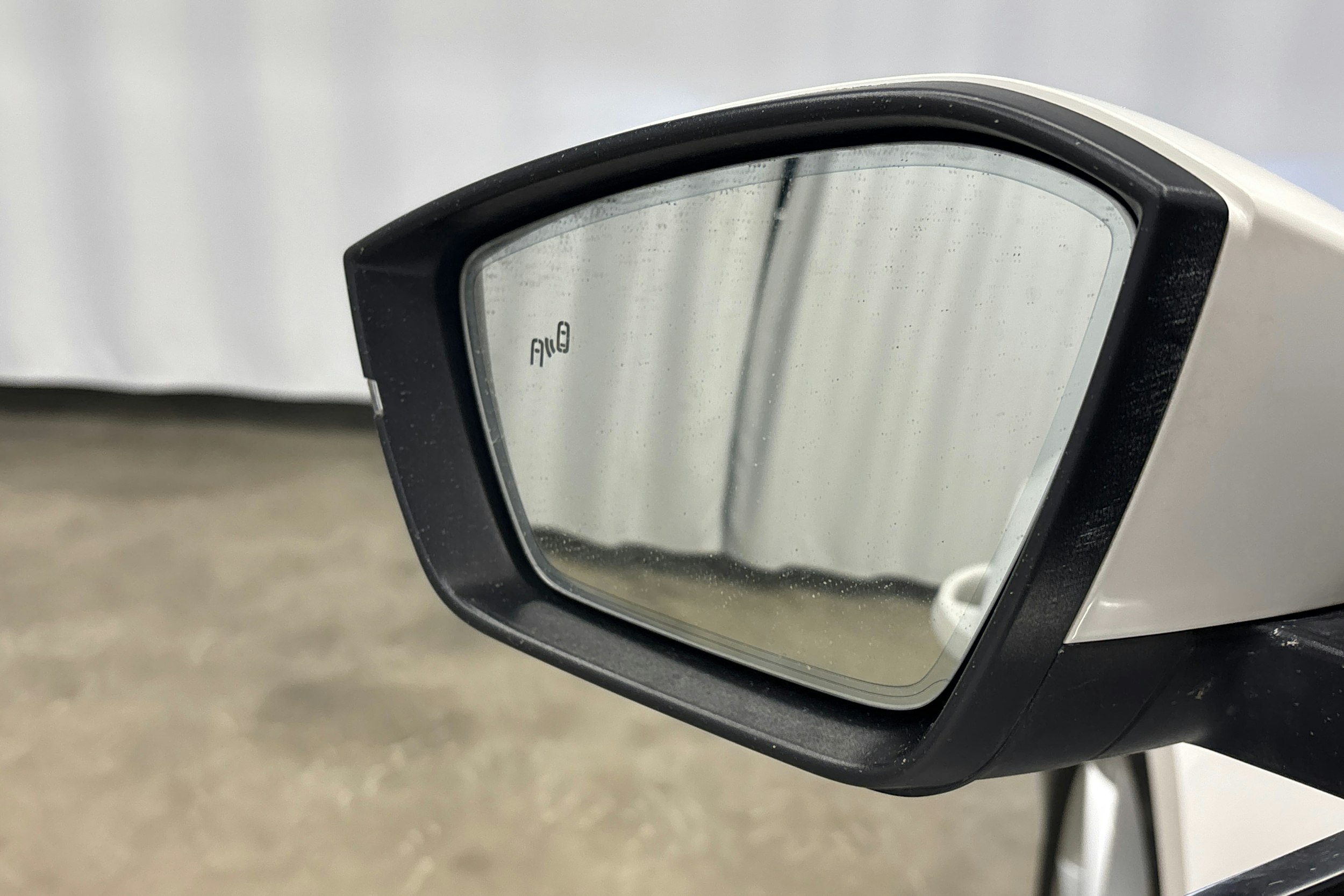 valkoinen Skoda Superb 2017 kuva 35.