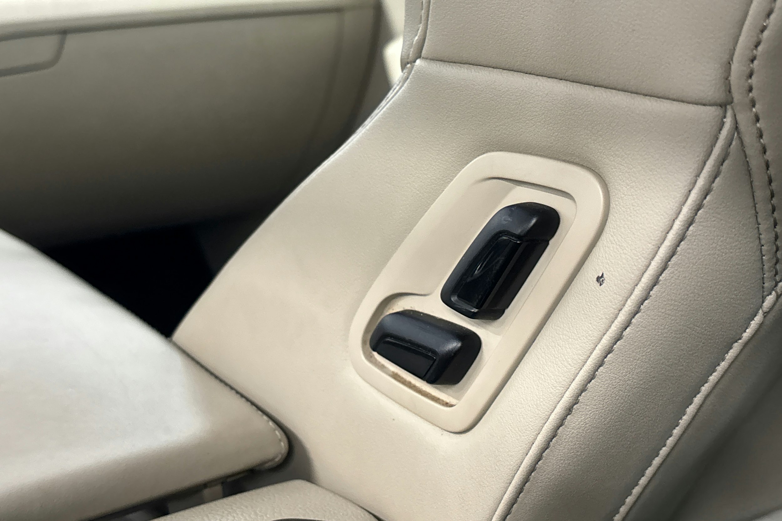 valkoinen Skoda Superb 2017 kuva 36.