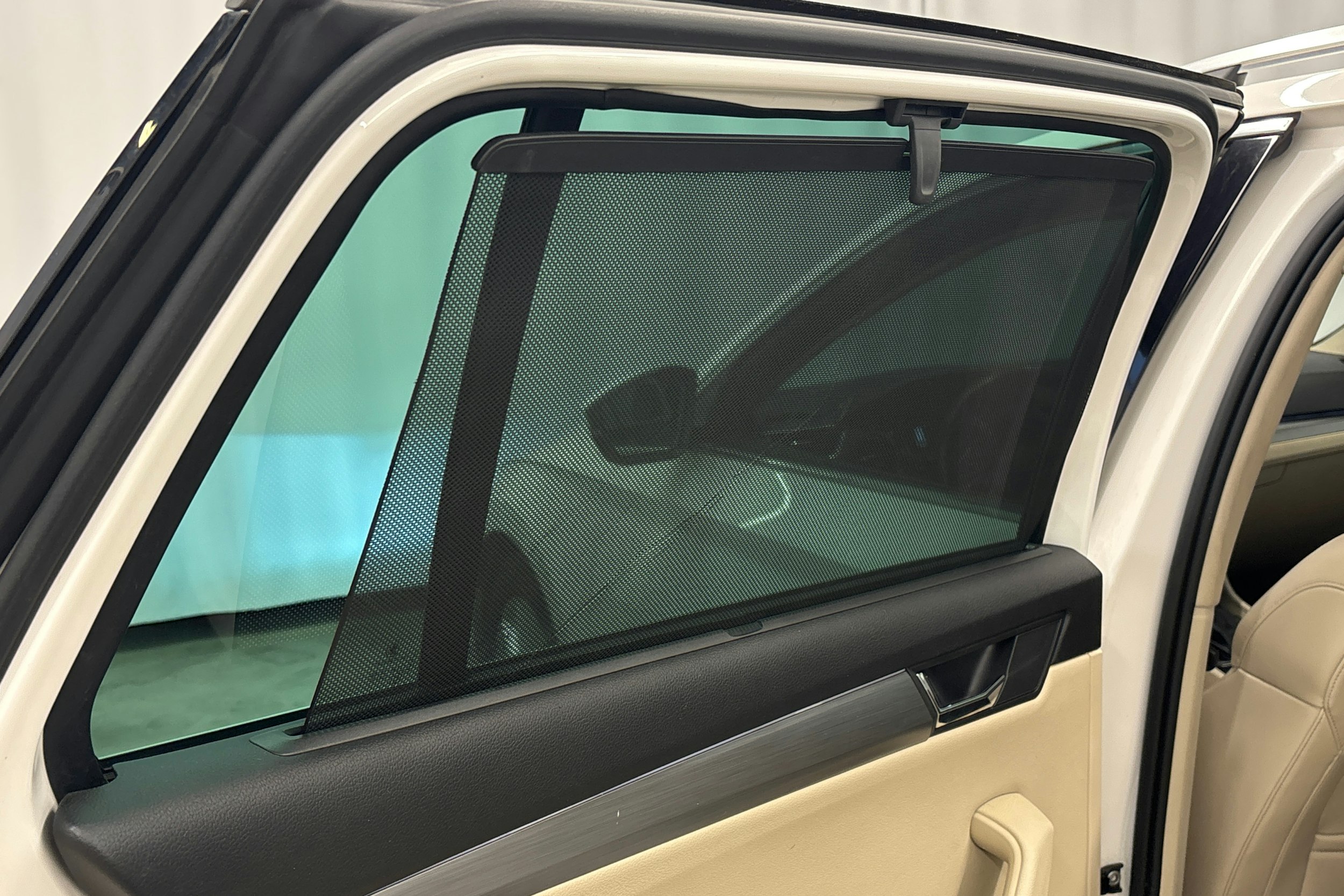 valkoinen Skoda Superb 2017 kuva 38.