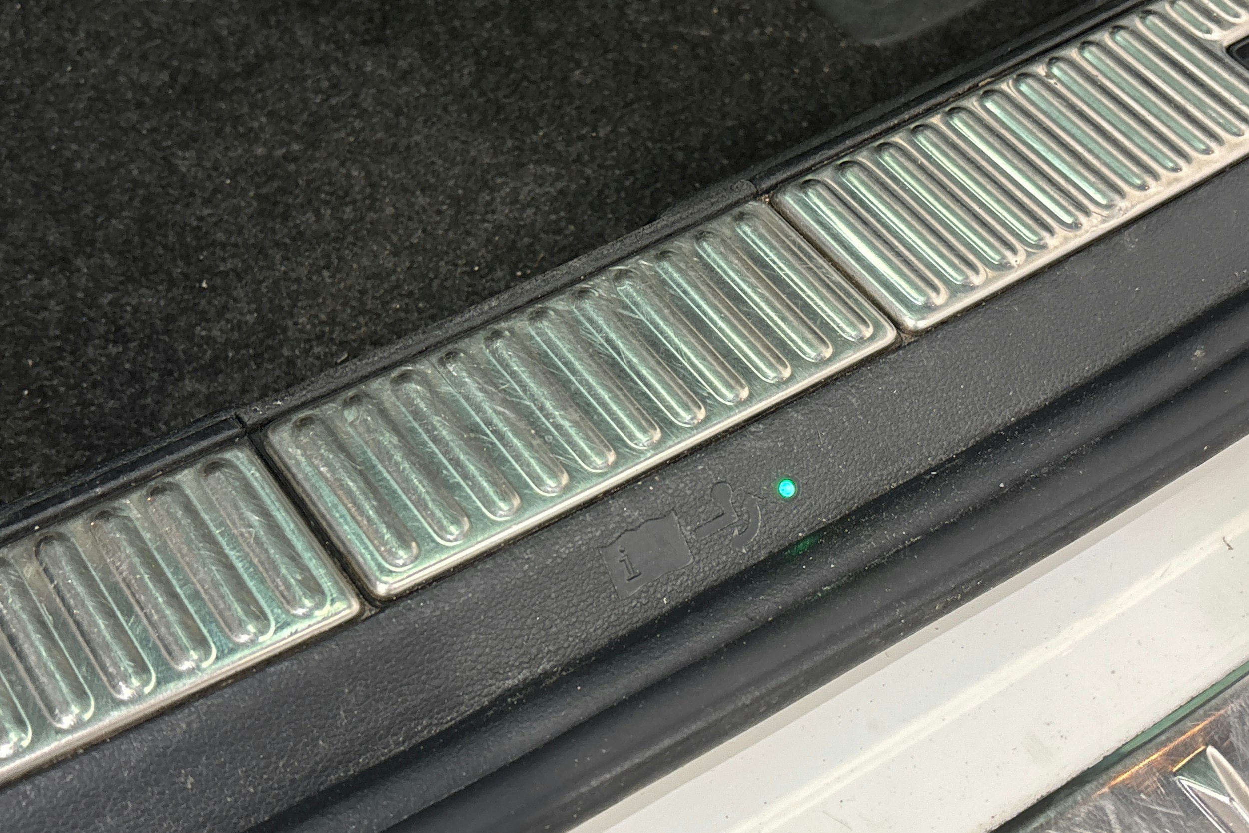 valkoinen Skoda Superb 2017 kuva 40.