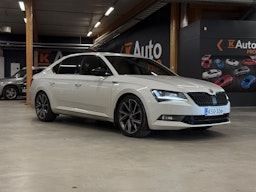 valkoinen Skoda Superb 2017 kuva 1.