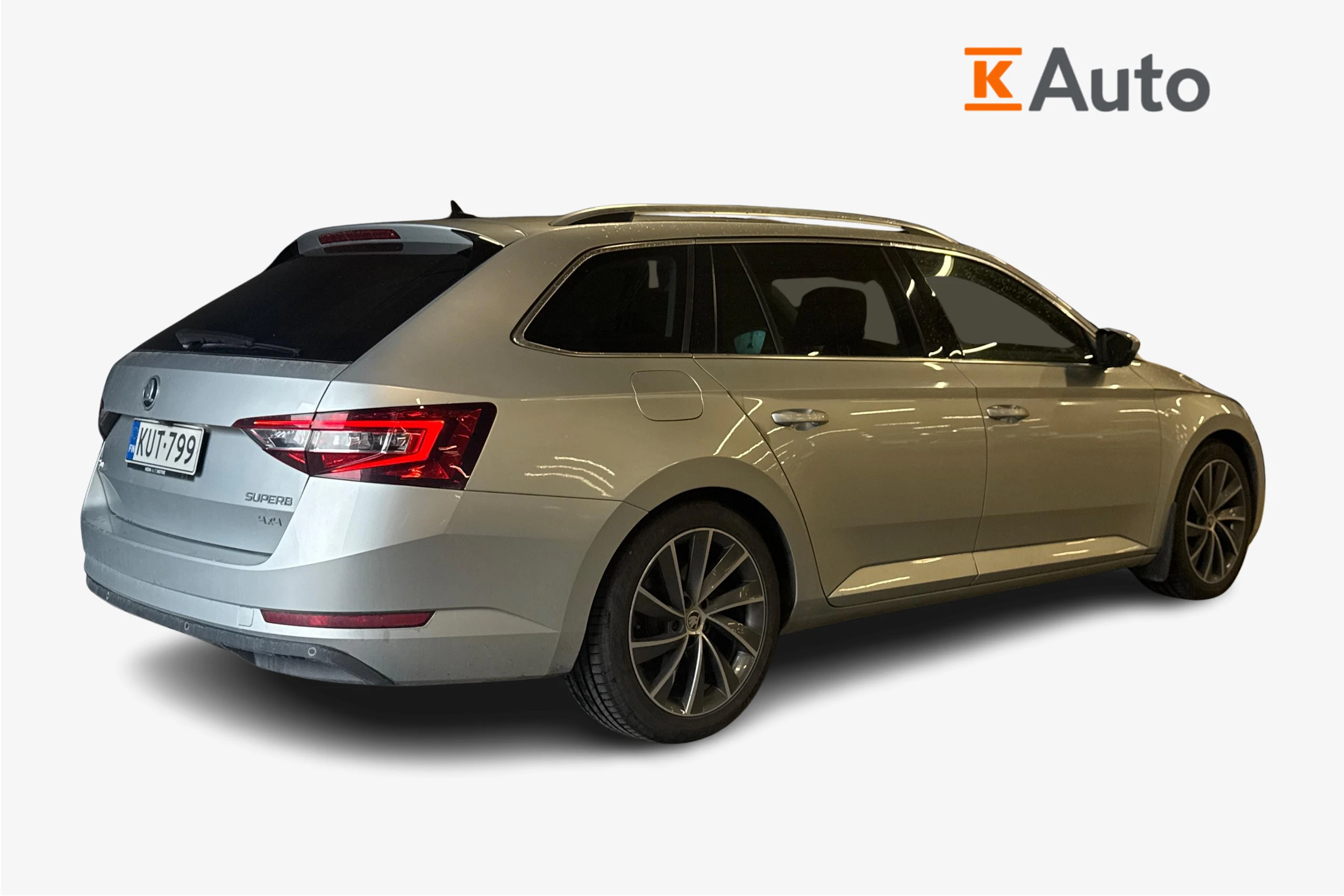 harmaa Skoda Superb 2017 kuva 2.