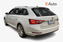 valkoinen Skoda Superb 2017 kuva 2.