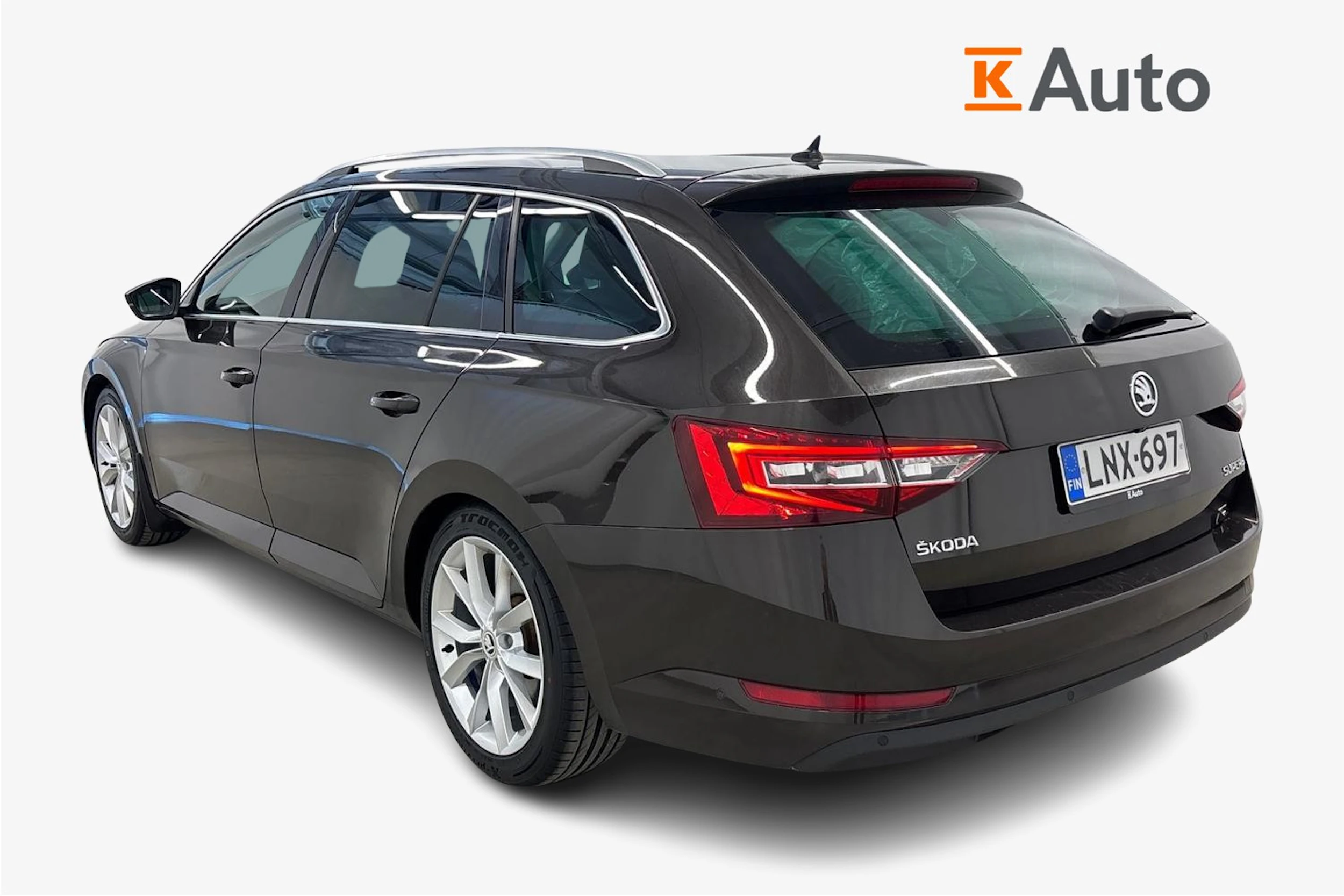 ruskea (beige) Skoda Superb 2017 kuva 2.