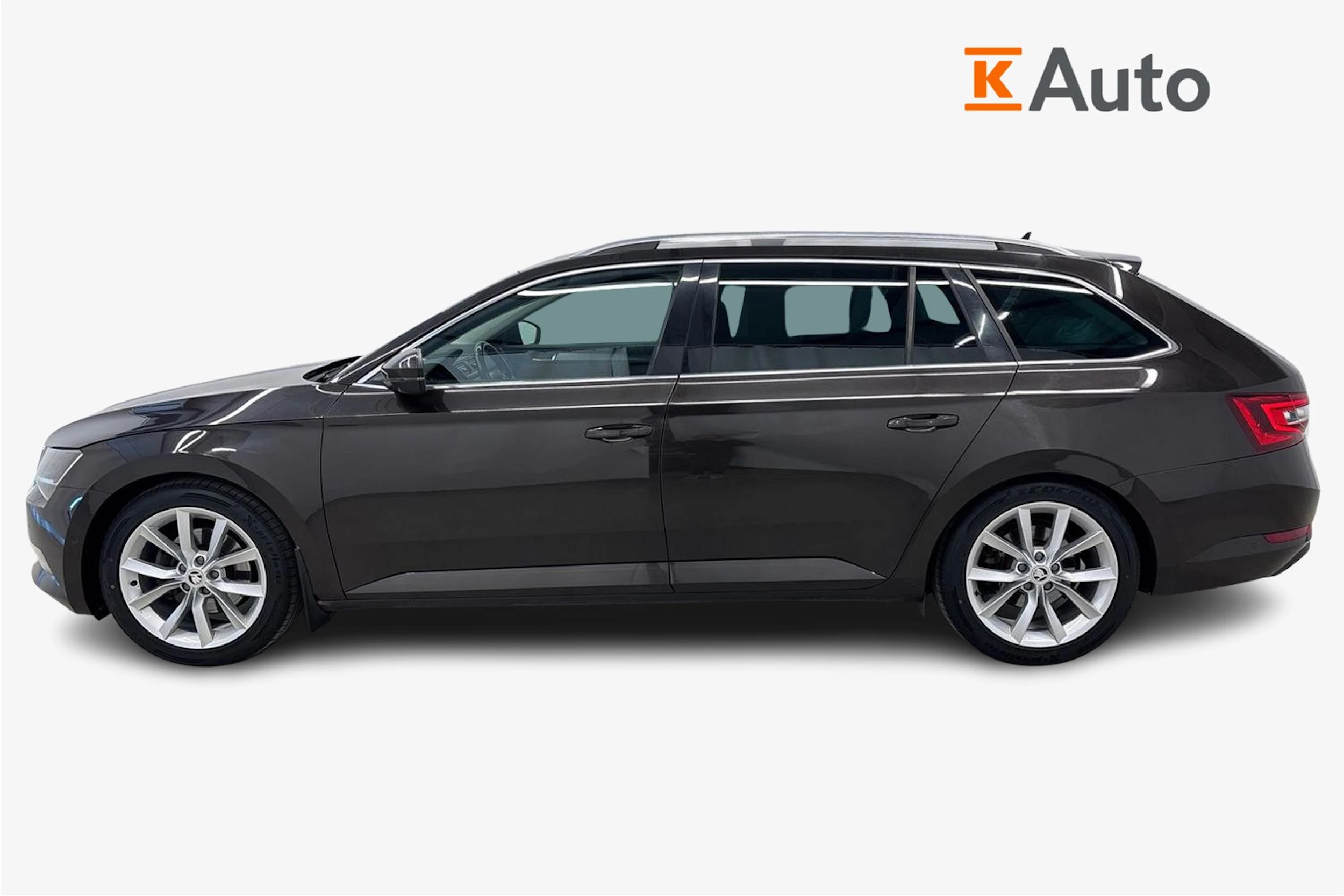 ruskea (beige) Skoda Superb 2017 kuva 5.
