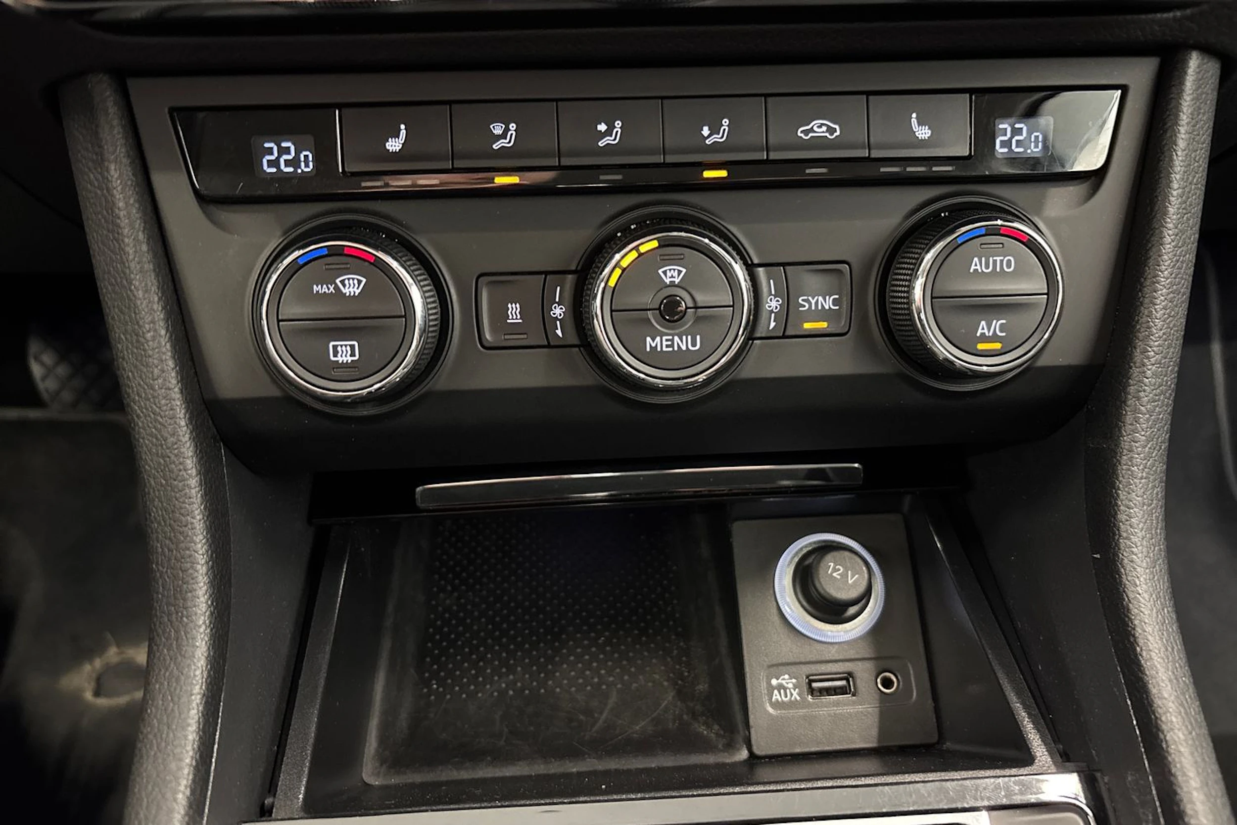 ruskea (beige) Skoda Superb 2017 kuva 18.