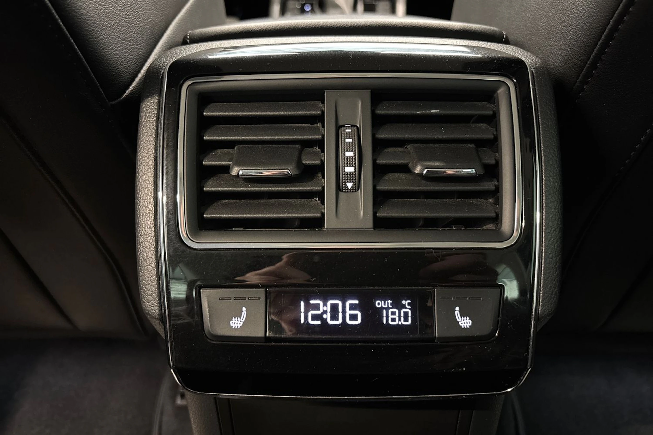 ruskea (beige) Skoda Superb 2017 kuva 32.