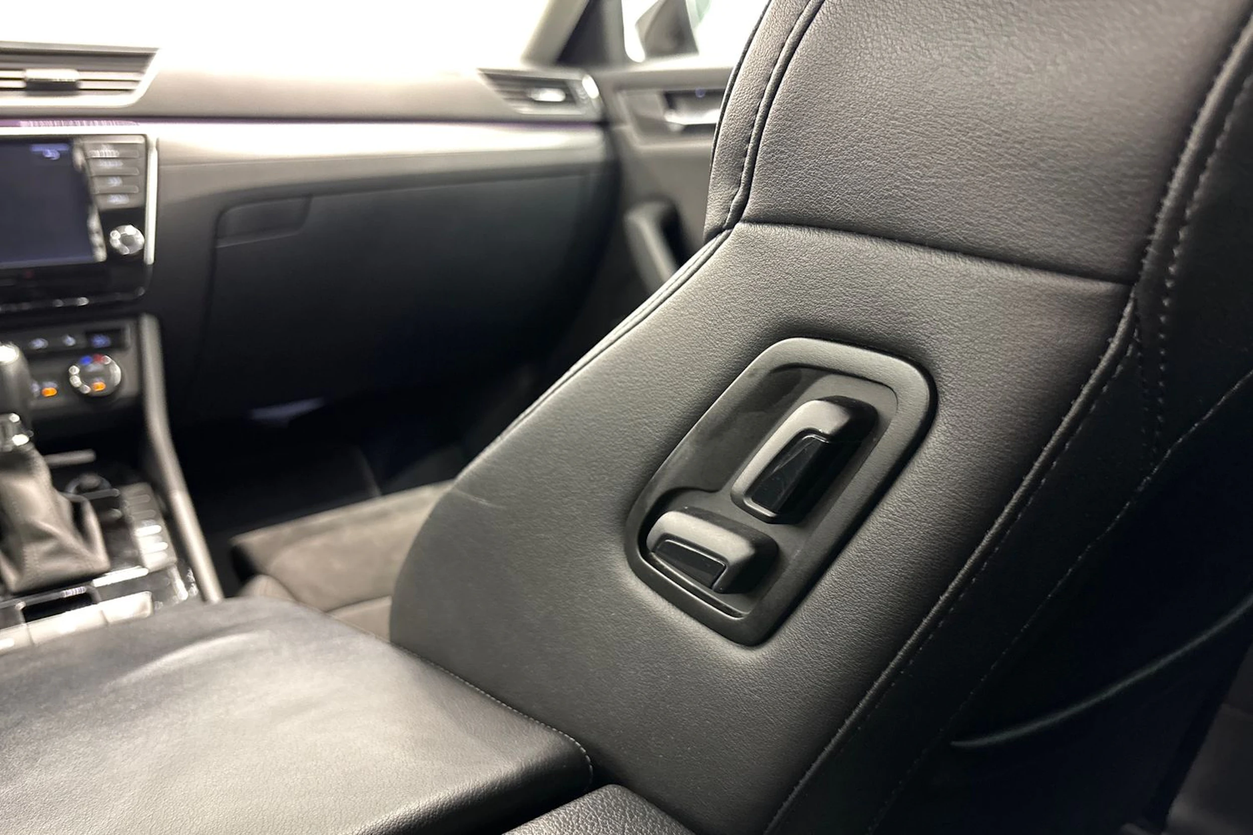ruskea (beige) Skoda Superb 2017 kuva 33.