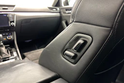 ruskea (beige) Skoda Superb 2017 kuva 33.