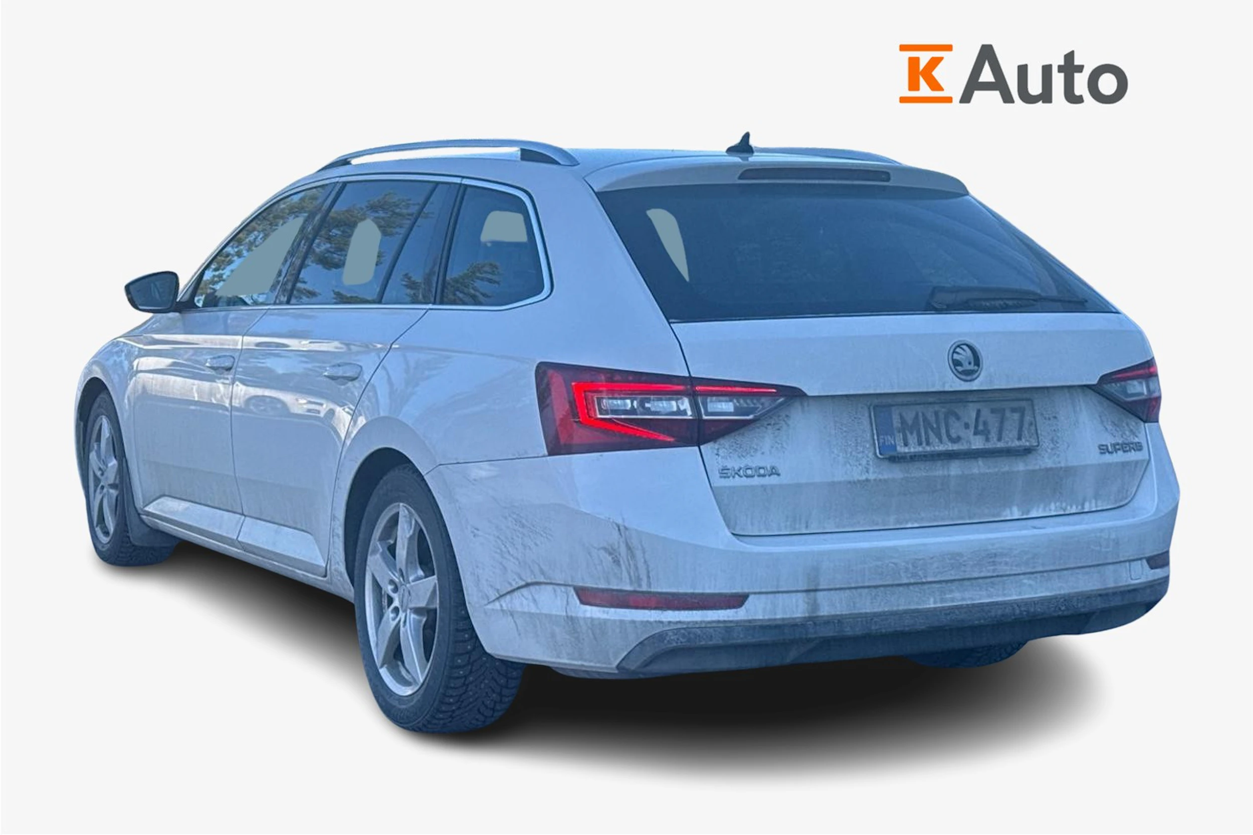 valkoinen Skoda Superb 2017 kuva 2.