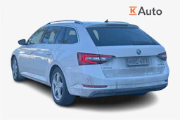 valkoinen Skoda Superb 2017 kuva 2.