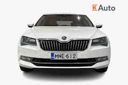 valkoinen Skoda Superb 2017 kuva 5.