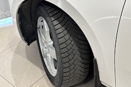 valkoinen Skoda Superb 2017 kuva 13.