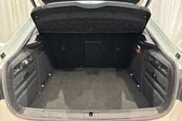valkoinen Skoda Superb 2017 kuva 14.