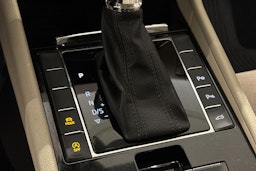 valkoinen Skoda Superb 2017 kuva 25.