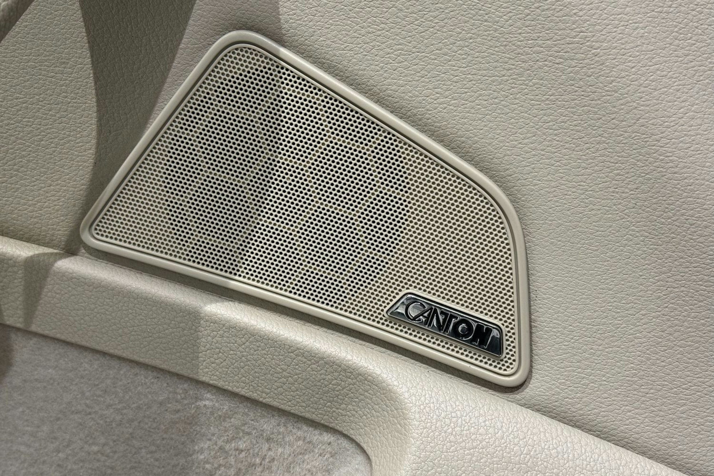 valkoinen Skoda Superb 2017 kuva 26.